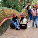 les marches pour quitter le temple de Doi Suthep