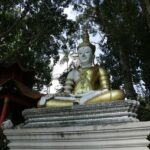 un boudha à Doi Suthep près de Chiang Mai - l'autre ailleurs en Thaïlande, une autre idée du voyage