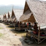 déjeuner sur lac de Huay Tueng Thao près de Chiang Mai.