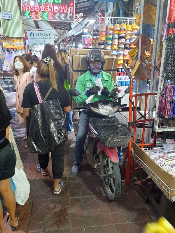 dans le marche du quartier chinatown a bangkok