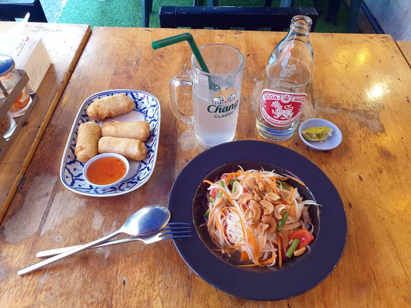 premier dejeuner a bangkok green papaya salad and rolls