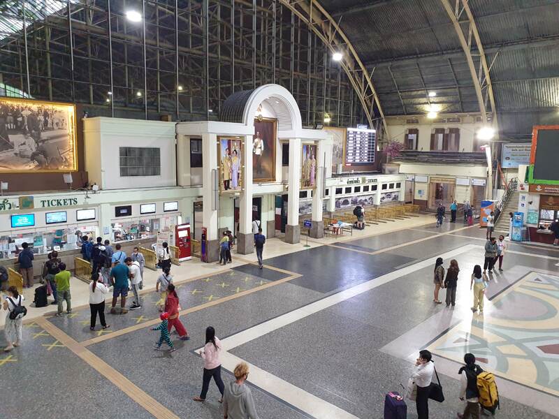 dans la gare de bangkok hua lamphong