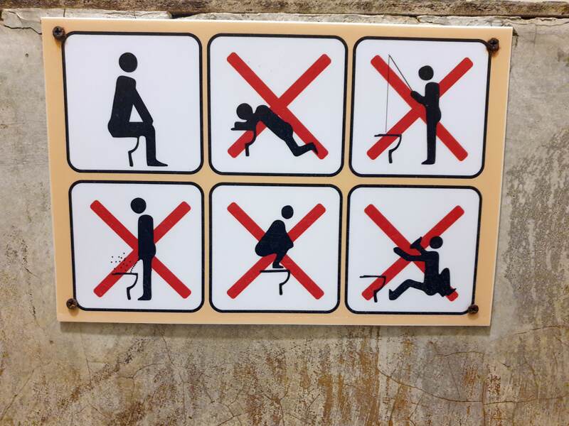 les instructions aux toilettes a chiang mai