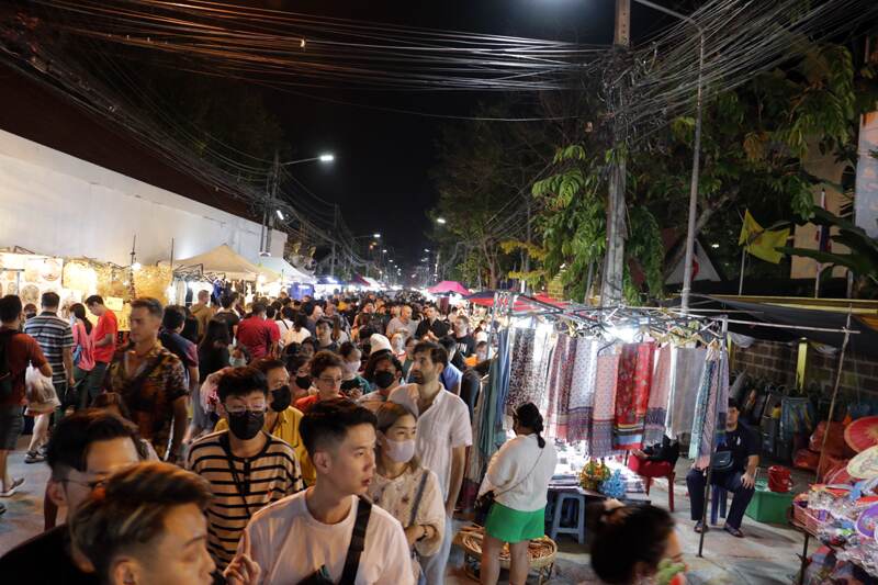 marche du dimanche soir a chiang mai