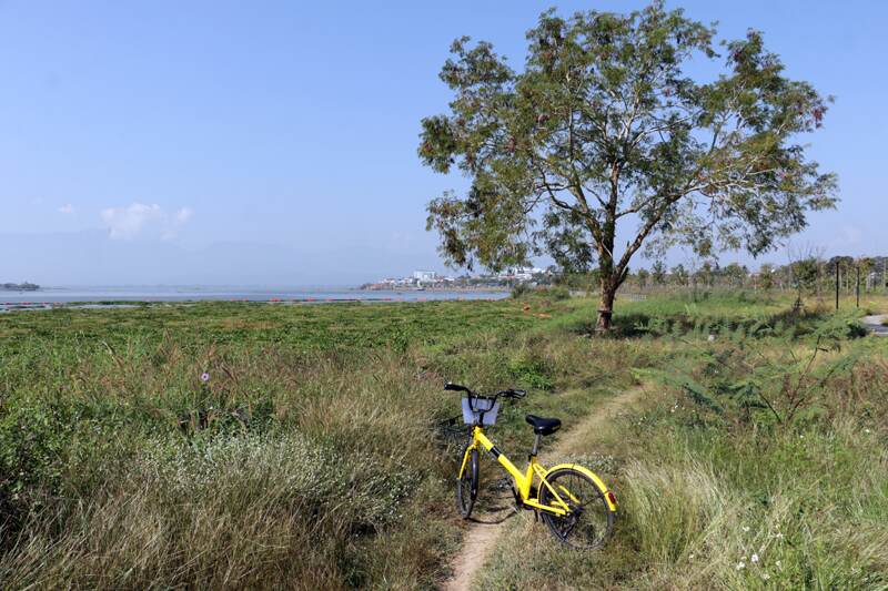 en velo autour du lac de phayao