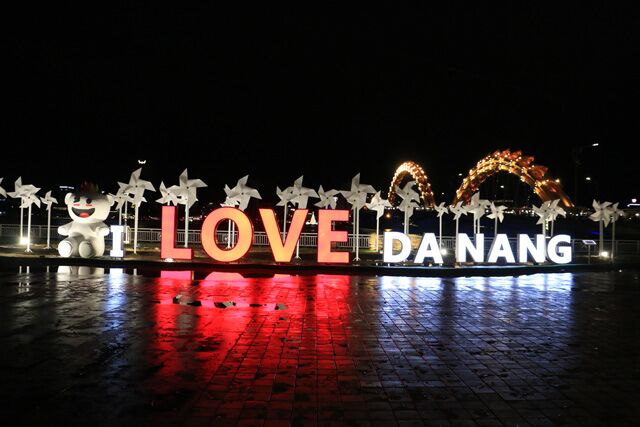 I love Da Nang de nuit.