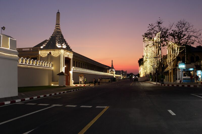 coucher de soleil sur le grand palais de bangkok