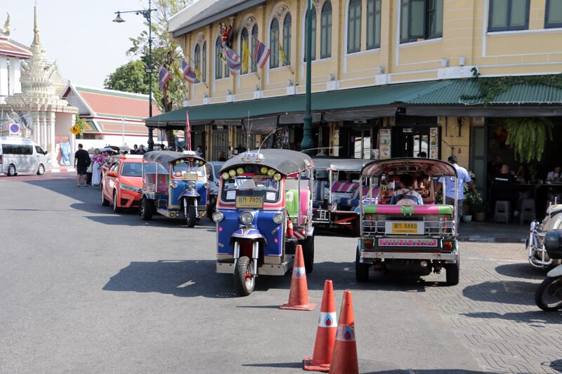 tuc tuc pres du temple de wat pho a bangkok