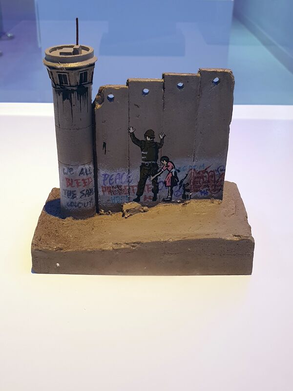 visite de l exposition banksy au moca museum of contemporary art de bangkok 44