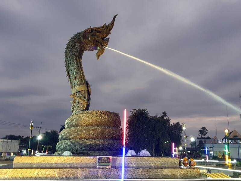 Loei - Le dragon, crachant de l'eau à Loei- l'autre ailleurs en Thaïlande, une autre idée du voyage