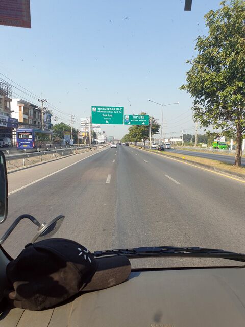 dans le bus kanchanaburi 100525