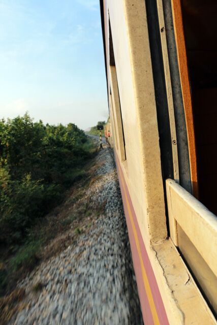 train nam kanachanaburi tok 8248