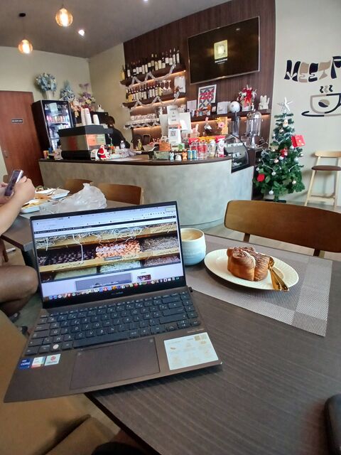 derniers moments d ecriture au cafe Meet Peeps HatYai