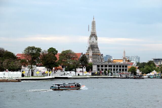 wat arun bangkok 9000