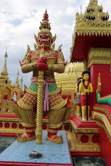 Shwedagon Replica Pagoda khlong hae 9779