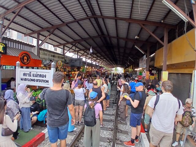 Maeklong station Ratchaburi 141232