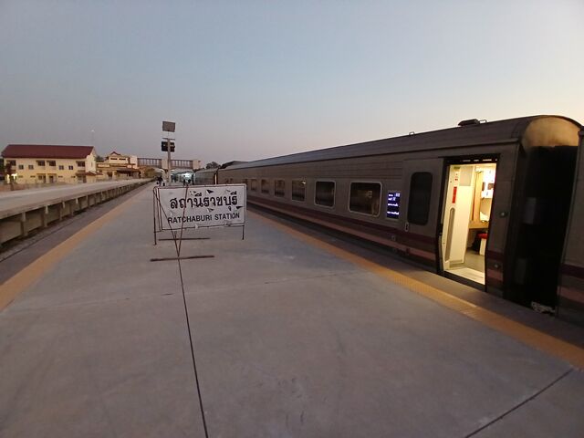 train de nuit hatyai ratchaburi 062730