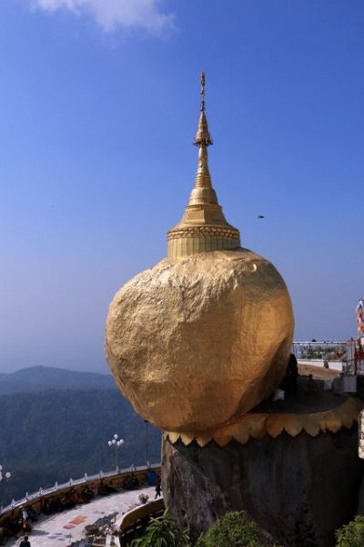 le fameux rocher d'or (Golden Rock) au Myanmar - l'autre ailleurs au Myanmar (Birmanie) et Thaïlande, une autre idée du voyage