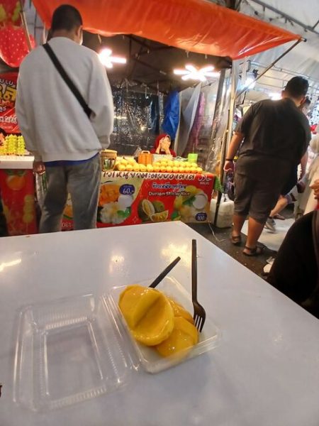 mango sticky rice au night market de Hatyai.